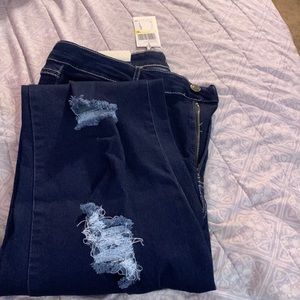 Mid rise Ripped skinny. Jeans